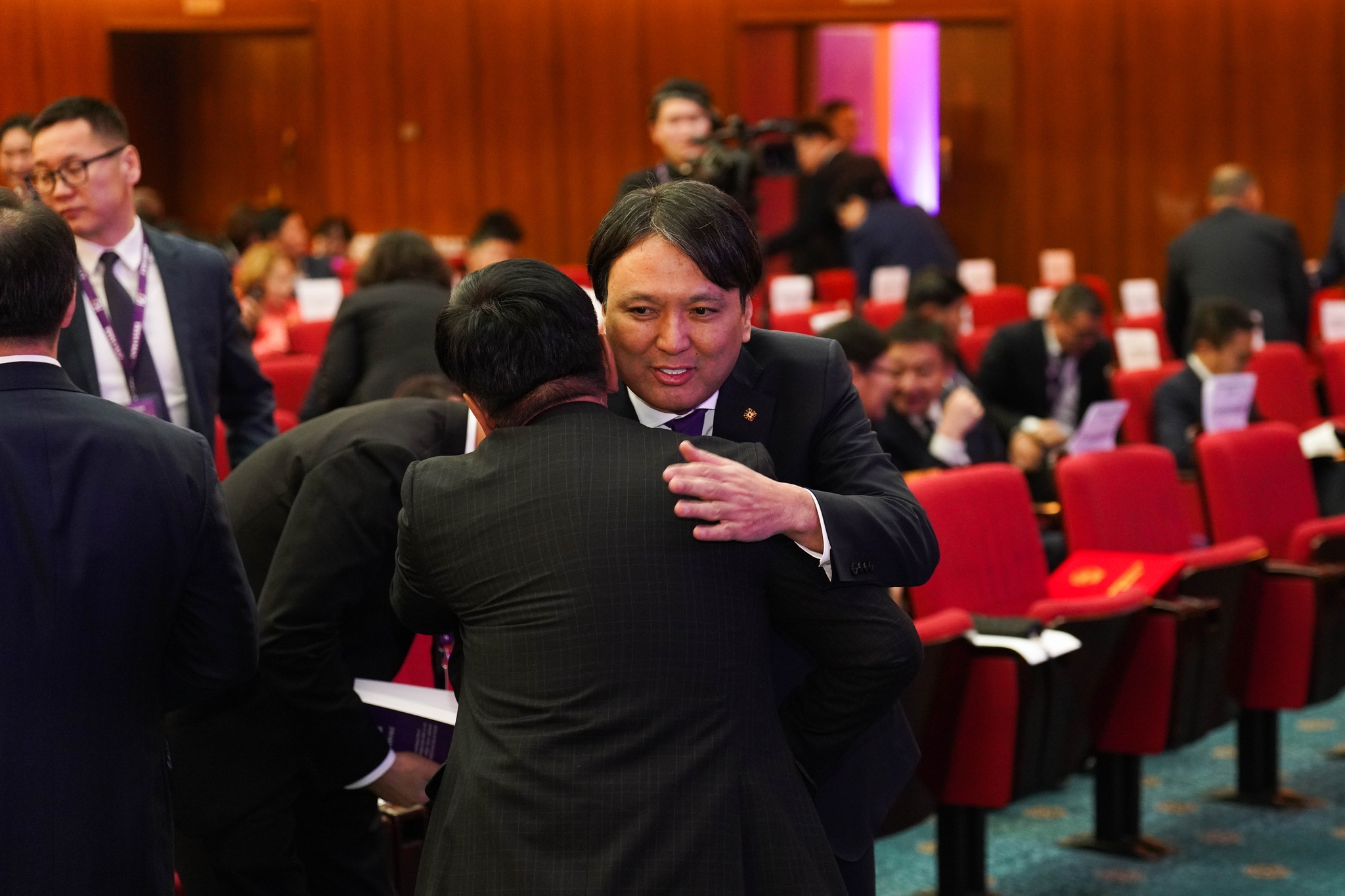 Намаа УИХ-д 32 суудалтай болгох Т.Доржхандын хүсэл биелэх нь юу л бол доо?