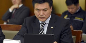 С.Амарсайхан Шадар Сайдаас огцорсоноосоо хойш УИХ-ын чуулганы хуралд суухаа больжээ