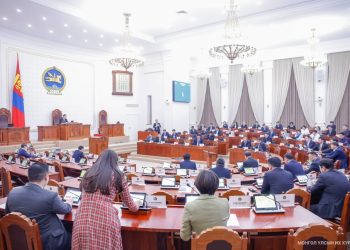 Ганц сая доллар ч олоод ирж чадахгүй дарга нарыг гадаадаар зугаалуулах хэрэг байна уу?