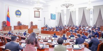 Ганц сая доллар ч олоод ирж чадахгүй дарга нарыг гадаадаар зугаалуулах хэрэг байна уу?