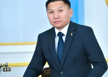 М.Даваабатыг “НИЙСЛЭЛИЙН ТЭРГҮҮНИЙ АЖИЛТАН” цол тэмдгээр шагнажээ