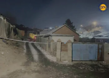 30 настай эмэгтэйг 4 настай охиных нь хамт хөнөөсөн хэргийн газрын ойр орчмынхон: Бид айсандаа болоод гэрээсээ ч гарч чадахгүй байна