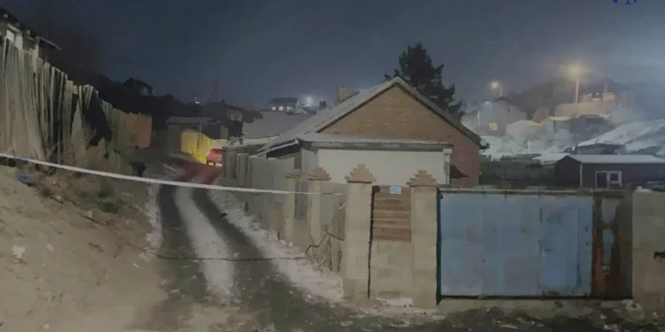 30 настай эмэгтэйг 4 настай охиных нь хамт хөнөөсөн хэргийн газрын ойр орчмынхон: Бид айсандаа болоод гэрээсээ ч гарч чадахгүй байна